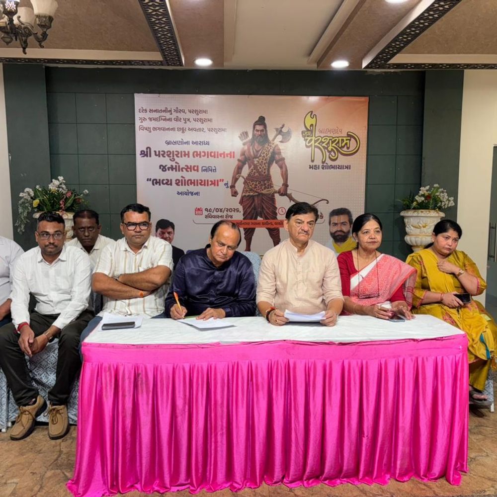 કાશી વારાણસીથી આવેલા પંડિતો દ્વારા મહાઆરતી યોજાશે:ભગવાન પરશુરામ જન્મોત્સવ નિમિત્તે MLA શૈલેષ મહેતા દ્વારા ભવ્ય શોભાયાત્રાનું આયોજન; મુસ્લિમ સમાજ દ્વારા સ્વાગત કરશે