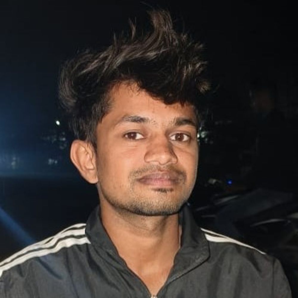 ગળેફાંસો ખાઈ યુવકનો આપઘાત:ગેસની બોટલ ઉપર ચઢી લોખંડની એંગલ સાથે દુપટ્ટો બાંધી જીવ ટૂંકાવ્યો, મિત્રો દરવાજો તોડી રૂમ અંદર ગયા ને સ્તબ્ધ થઈ ગયા