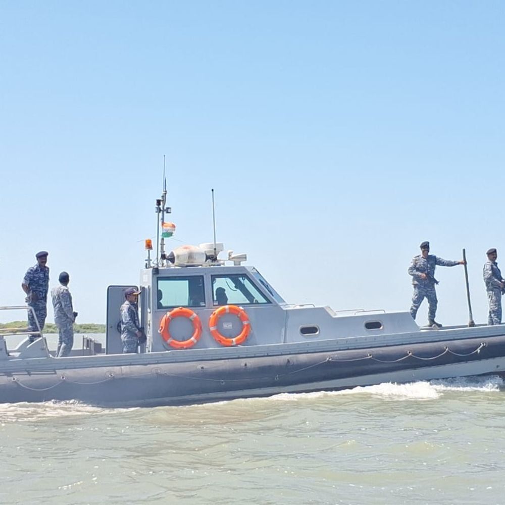 મરીન ટાસ્ક ફોર્સ દ્વારા જામનગર દરિયાઈ સરહદે સઘન ચેકિંગ:પશ્ચિમ એશિયા તણાવ વચ્ચે રાષ્ટ્રીય સુરક્ષા માટે ફૂટ, બોટ પેટ્રોલિંગ