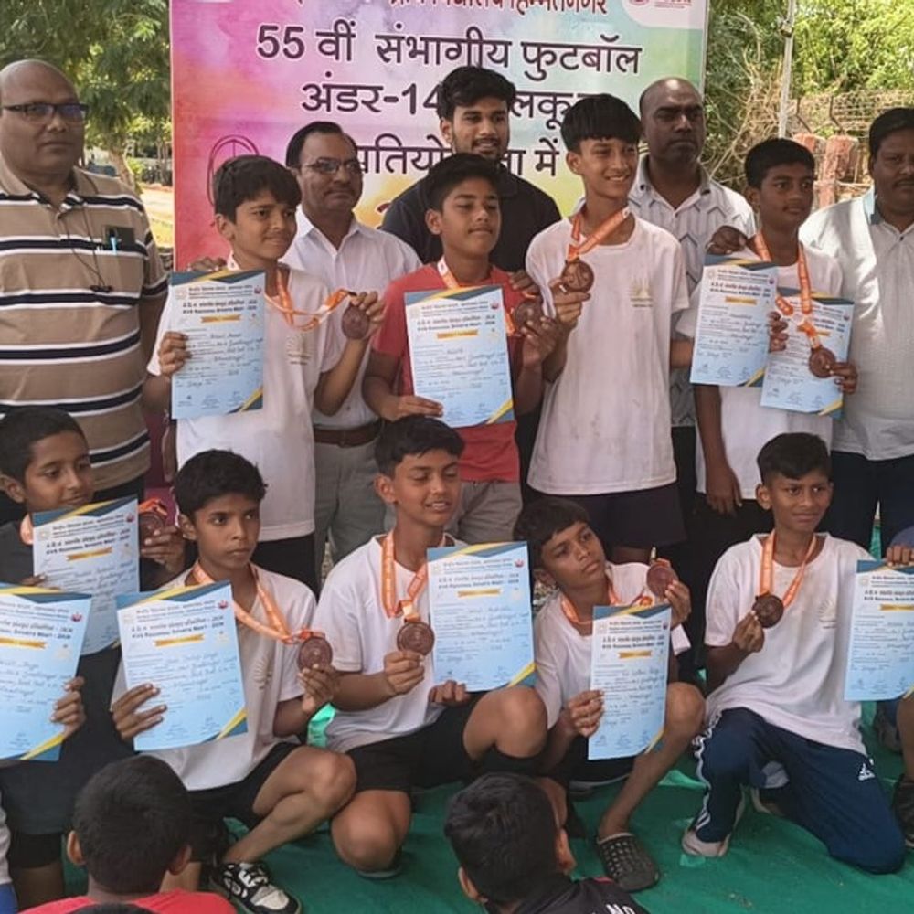 હિંમતનગર કેન્દ્રીય વિદ્યાલય અન્ડર-14 ફૂટબોલ સ્પર્ધામાં વિજેતા:ટીમ રાષ્ટ્રીય કક્ષાએ ગુજરાતનું પ્રતિનિધિત્વ કરશે