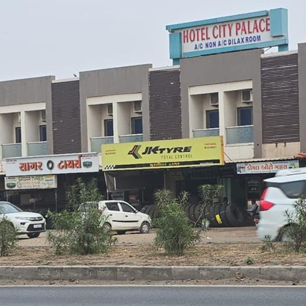 ચોટીલાની બે હોટલ સામે કડક કાર્યવાહી:દેહવ્યાપારની પ્રવૃતિ ચાલતી હોવાનું સાબિત થતાં એક વર્ષ માટે સીલ, સરકારે કબજો લીધો