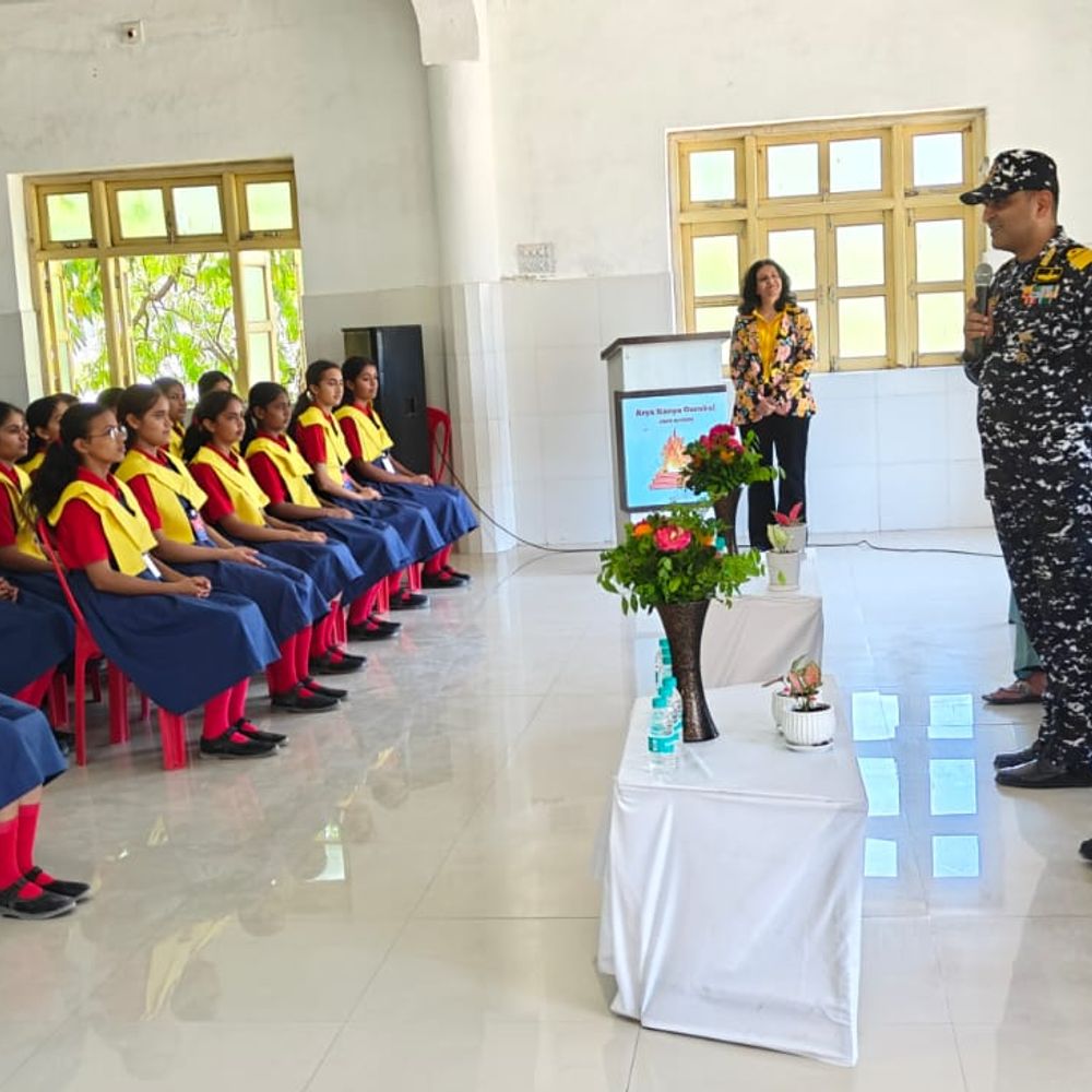 શિક્ષણ પદ્ધતિનું નિરીક્ષણ કર્યું‎:સુરક્ષા એજન્સીના ઉચ્ચ અધિકારીઓએ આર્ય કન્યા ગુરુકુલ, CBSE સ્કૂલની મુલાકાત લીધી