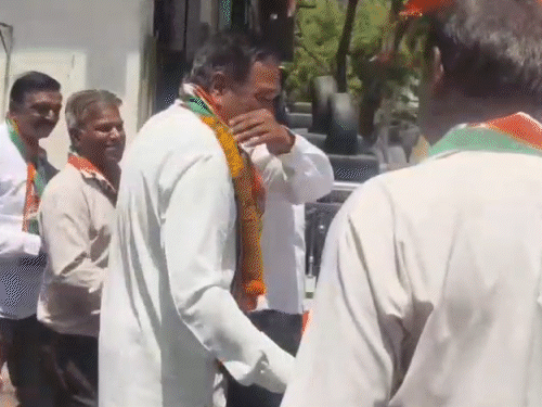 રાજકોટમાં BJP-Congress ઉમેદવારોની બોલાચાલી, આભાની સ્પષ્ટતા, સુરતમાં Alpesh Kathiriyaનો વિરોધ અને સુરતમાં AI વોટ અપાવશે.