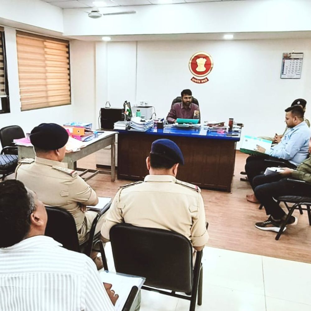 ગોધરામાં સંવેદનશીલ મતદાન મથકો નક્કી કરવા બેઠક:જિલ્લા/તાલુકા પંચાયત ચૂંટણી-2026 અન્વયે યોજાઈ