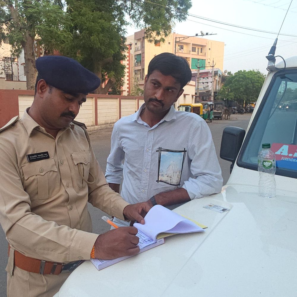 સ્થાનિક સ્વરાજ્ય ચૂંટણી પૂર્વે જોરાવરનગરમાં સઘન ચેકિંગ:મેક્સન સર્કલ સહિતના વિસ્તારોમાં પોલીસ દ્વારા વાહન તપાસ