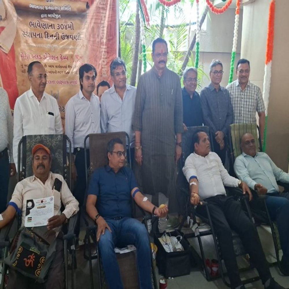 ભાવેણાનો 304 મો સ્થાપના દિન:મંત્રી જીતુભાઈ વાઘાણીની પ્રેરણાથી બ્લડ ડોનેશન કેમ્પમાં 304 માં જન્મદિવસ નિમિતે 304 બોટલ રક્ત એકત્ર કરાયું