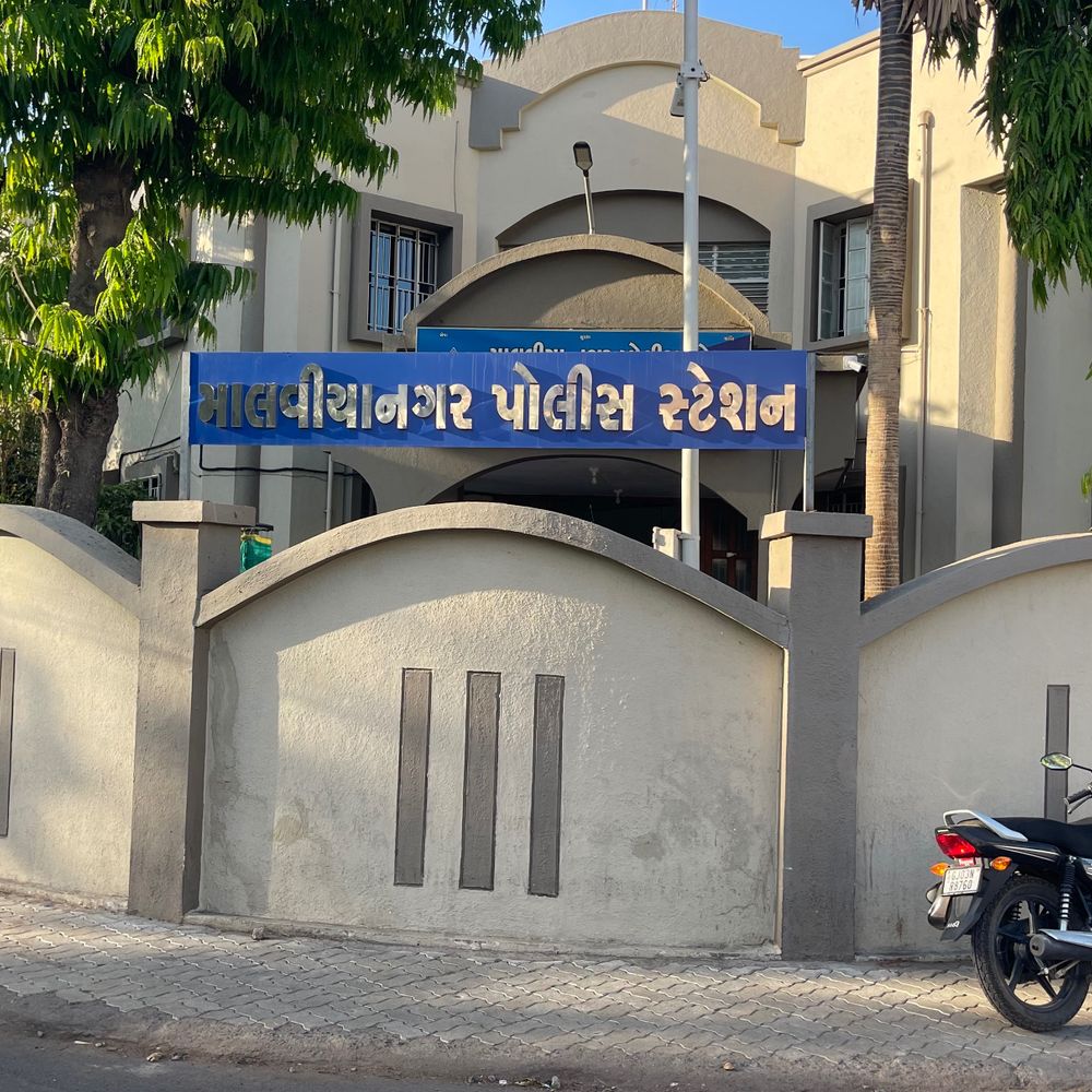 અગાઉ ઝઘડો થયો ત્યારે માતા-પુત્રી મુંબઈ જતા રહ્યા'તા:નામચીન બુટલેગર હાર્દિક ઉર્ફે કવિએ પોતાની પત્ની અને દીકરીને મારી નાખવાની ધમકી આપતા દીકરીએ નોંધાવી ફરિયાદ