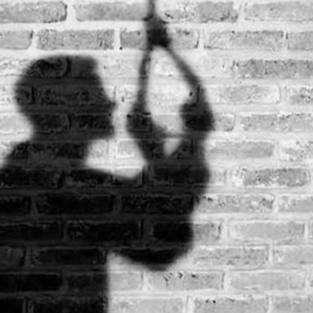 ફ્રુટના ધંધાર્થીએ પઠાણી ઉઘરાણીથી કંટાળી આપઘાતનો પ્રયાસ કર્યો:ગોકુલધામ કવાર્ટરમાં પ્રેમિકાના ઘરે જ પ્રેમીનો ગળેફાંસો ખાઈ આપઘાત