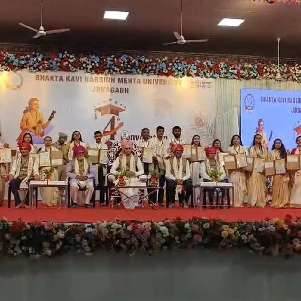 જુનાગઢ BKNMU પદવીદાન સમારોહ યોજાયો:"ધર્મ એટલે વાડાઓ નહીં પણ ઉમદા આચરણ" જૂનાગઢમાં BKNMU ના પદવીદાન સમારોહમાં રાજ્યપાલ આચાર્ય દેવવ્રતજીએ સમજાવ્યો ધર્મનો સાચો અર્થ,27,476 વિદ્યાર્થીઓને પદવી એનાયત