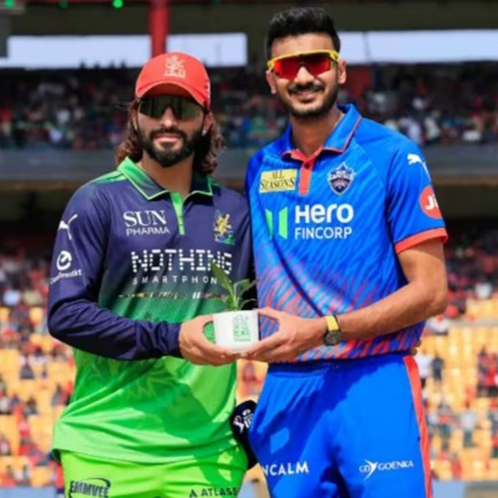 IPLમાં આજે RCB અને DC વચ્ચે ટક્કર:દિલ્હીએ ટૉસ જીતીને પહેલા બોલિંગ લીધી; બન્ને ટીમે પ્લેઇંગ-11માં કોઈ ફેરફાર કર્યો નથી