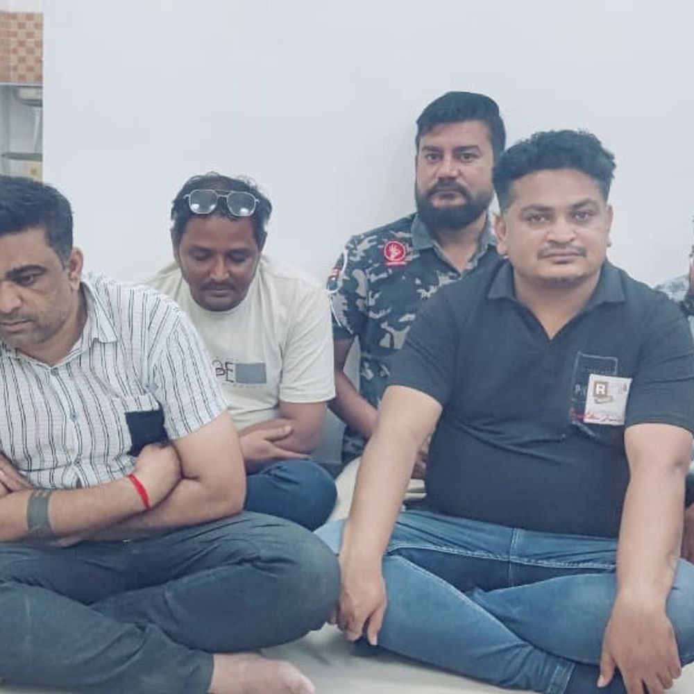 હાઇપ્રોફાઇલ જુગારધામ ઝડપાયું:નરોડામાં કોહિનૂર હબમાં સાઉન્ડની ઓફિસમાંથી જુગારધામ ઝડપાયું, કાર-મોબાઇલ સહિત 23.48 લાખનો મુદ્દામાલ કબ્જે કર્યો