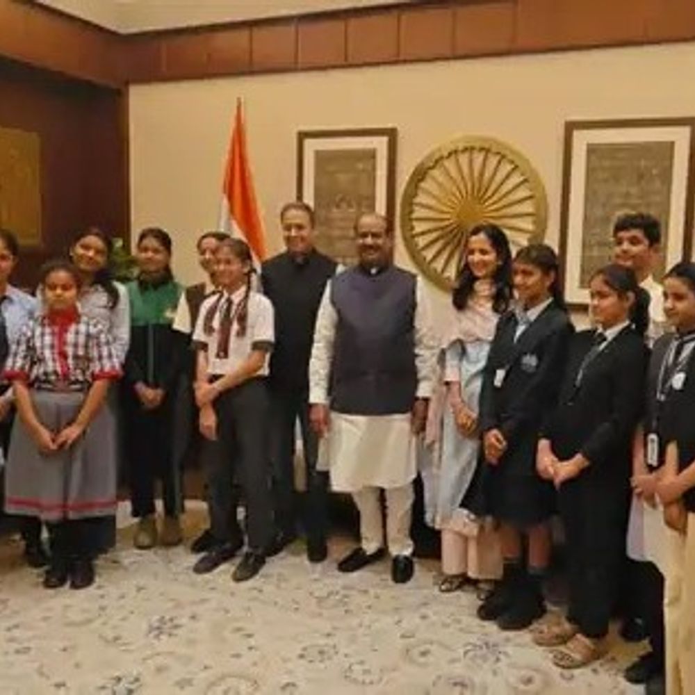 16 બાળકોને દૈનિક ભાસ્કર જુનિયર એડિટરનો નેશનલ એવોર્ડ:10 રાજ્યોના 80 હજાર વિદ્યાર્થીઓ સામેલ થયા, લોકસભા અધ્યક્ષ ઓમ બિરલાને મળ્યા વિનર્સ