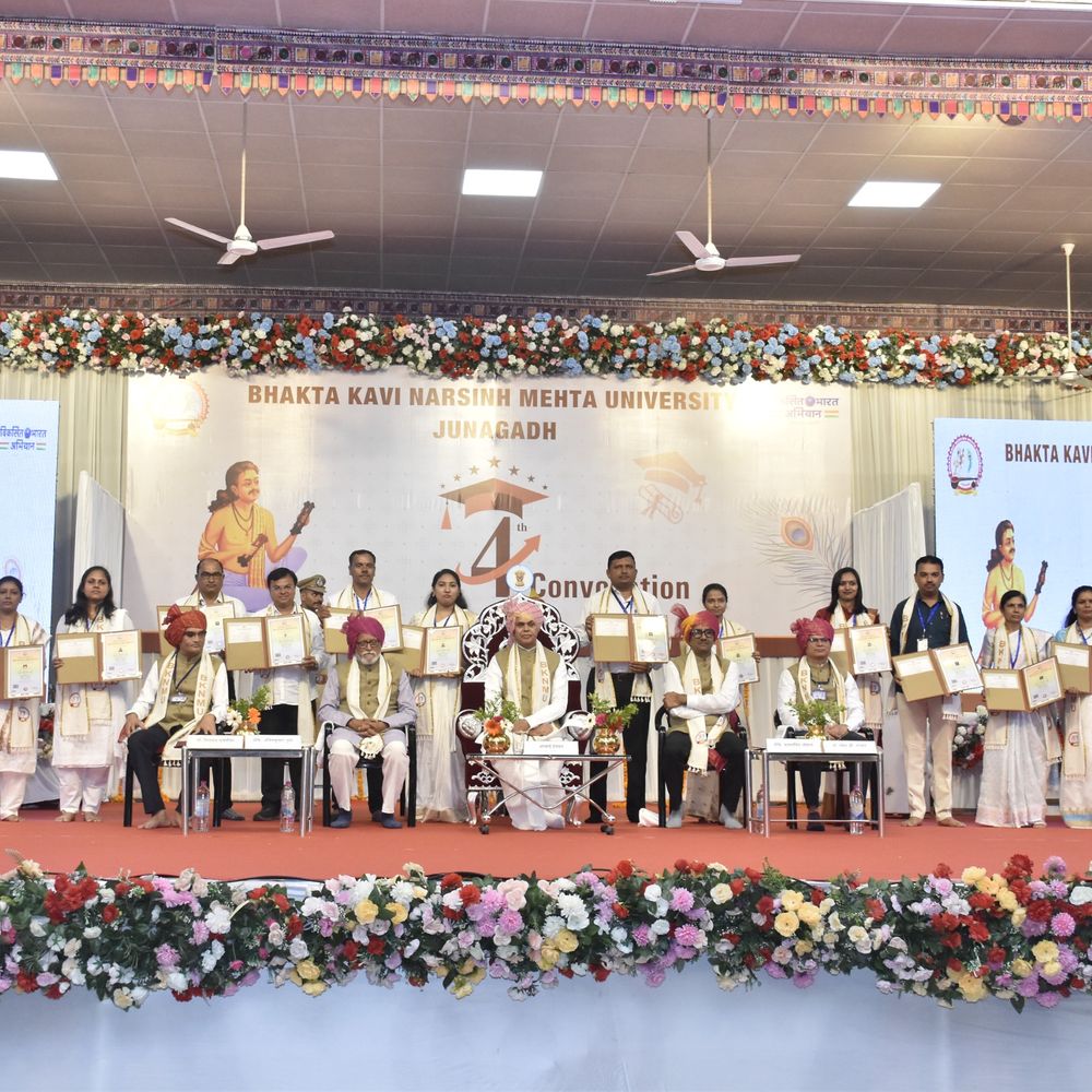 નરસિંહ યુનિ.ના 36 વિદ્યાર્થીઓને ગોલ્ડ મેડલ અને 246 કોલેજોમાં 27,476 વિદ્યાર્થીઓને પદવી એનાયત કરાઈ.