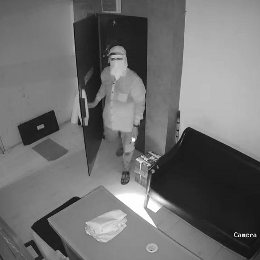 નવસારીમાં ચોર AC ચાલુ કરી 6 કલાક આરામ કર્યો:એડ એજન્સીમાંથી 64 હજારની ચોરી કરી ફરાર