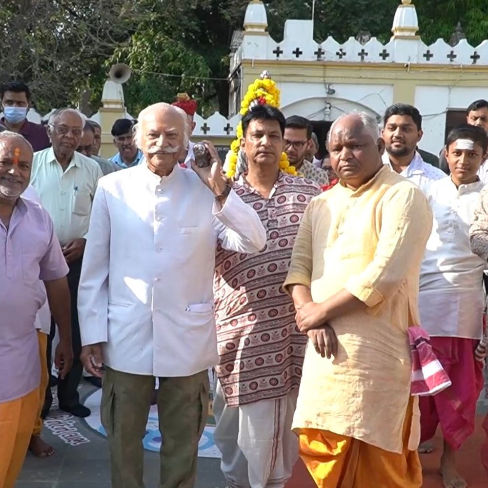 લુણાવાડાના 593મા સ્થાપના દિનની ભવ્ય ઉજવણી:1434માં મહારાજા ભીમસિંહે પાયો નાખ્યો હતો, લુણેશ્વર મહાદેવની પૂજા અને શોભાયાત્રા યોજાઈ