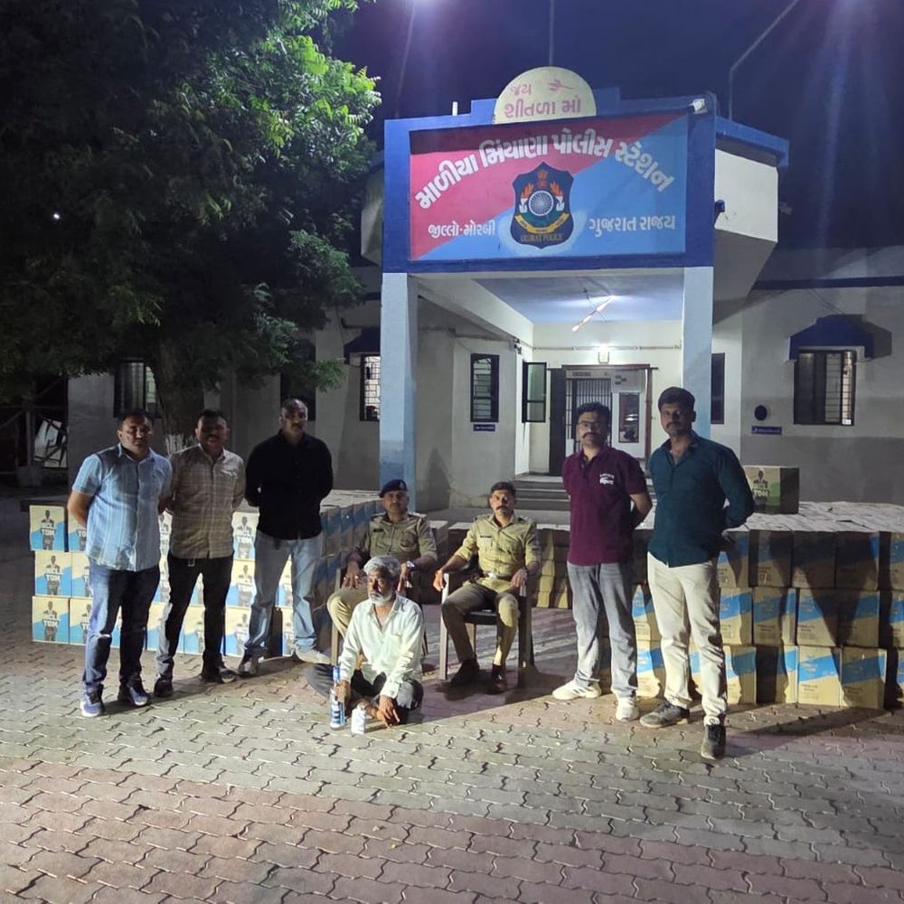 માળીયા-હળવદ હાઇવે પરથી દારૂ ભરેલો ટ્રક ઝડપાયો: 6,672 બોટલ સાથે 40.16 લાખનો મુદ્દામાલ જપ્ત, એકની ધરપકડ.