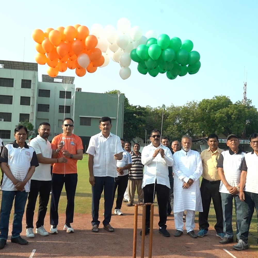 ભરૂચમાં વણકર સમાજ ક્રિકેટ ટુર્નામેન્ટનો પ્રારંભ:10 ટીમો ભાગ લેશે, એકતા વધારવાનો ઉદ્દેશ્ય