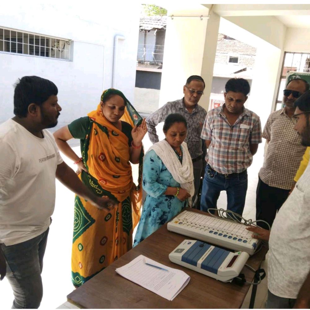 સુરેન્દ્રનગરમાં મતદાર જાગૃતિ અભિયાન:સ્થાનિક સ્વરાજ્ય ચૂંટણીઓ માટે EVM નિદર્શન કાર્યક્રમ યોજાયા