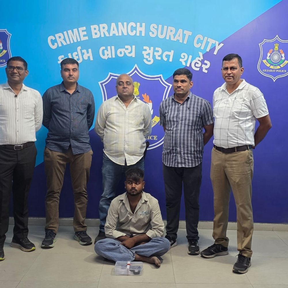 મિત્રએ સાચવવા આપેલું હથિયાર વેચવા નીકળ્યો:ઝઘડિયા ચોકડી પાસે પિસ્ટલના સોદા માટે ઉભેલા શખસને પોલીસે રસ્તા વચ્ચે જ દબોચ્યો, દેશી પિસ્ટલ સાથે 19 વર્ષનો યુવક ઝડપાયો