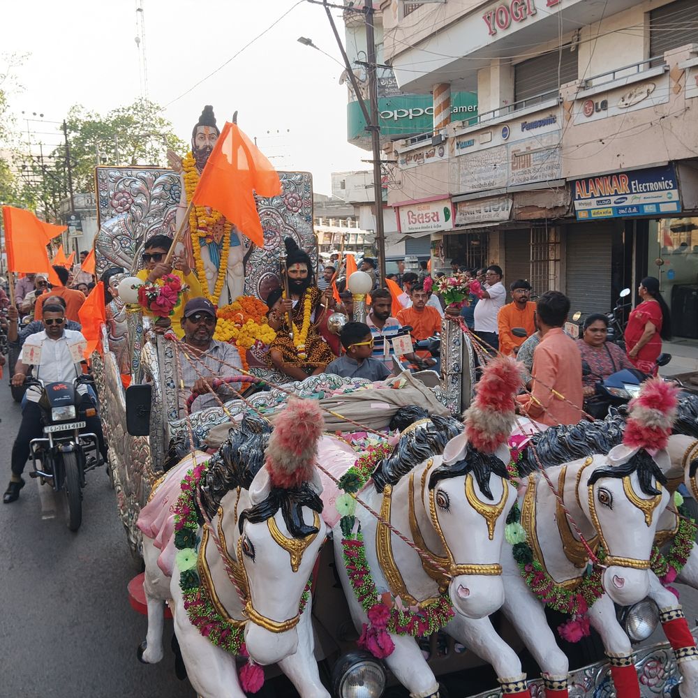 મોરબીમાં પરશુરામ જયંતિ શોભાયાત્રા:રાજ્ય મંત્રી કાંતિ અમૃતિયા સહિત અનેક રાજકીય આગેવાનો જોડાયા