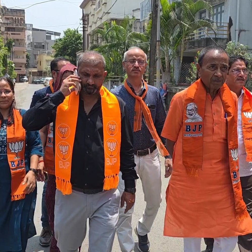 નવસારી: સૌરાષ્ટ્ર ગયેલા મતદારોને પરત લાવવા ભાજપ સક્રિય:હીરા ઉદ્યોગમાં મંદી અને વેકેશનને કારણે મતદારો વતન ગયા; પક્ષો માટે ચિંતાનો વિષય