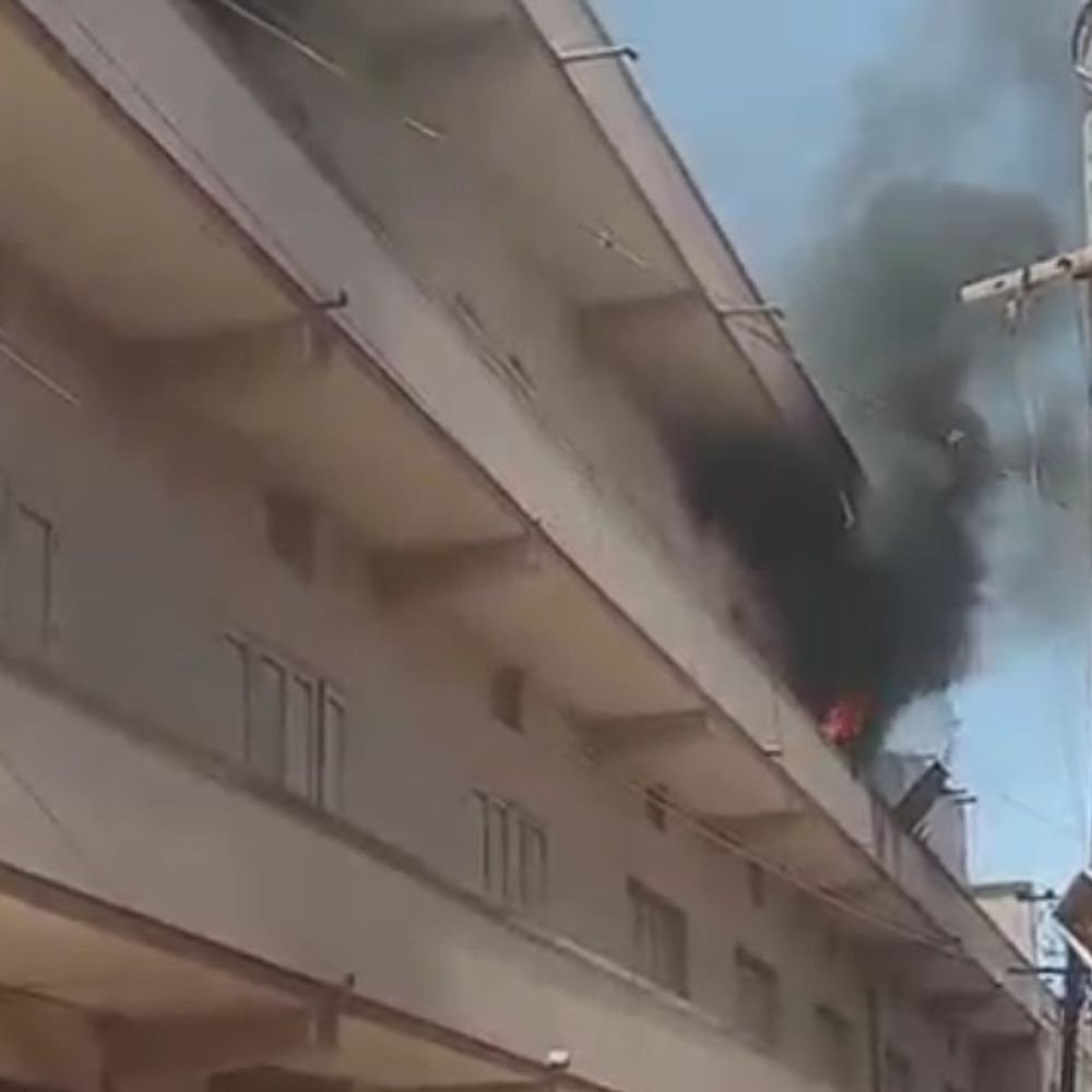 મોરબીના કારખાનામાં આગ, માલસામાન બળીને ખાખ:લાતી પ્લોટમાં વર્લ્ડ ગિફ્ટ એન્ડ શોપને મોટું નુકસાન, ફાયર ફાઈટરે આગ કાબૂમાં લીધી