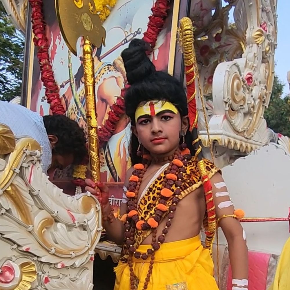 વેરાવળમાં પરશુરામ જયંતી ભક્તિભાવ અને ઉત્સાહ સાથે ઉજવાઈ:અખાત્રીજે ભવ્ય શોભાયાત્રા, બિલેશ્વર મંદિરે મહાપ્રસાદમાં હજારો ભાવિકો જોડાયા