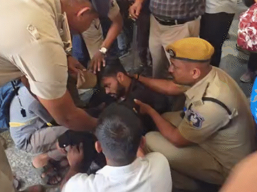 ઉધના રેલવે સ્ટેશન પર અફરાતફરી.