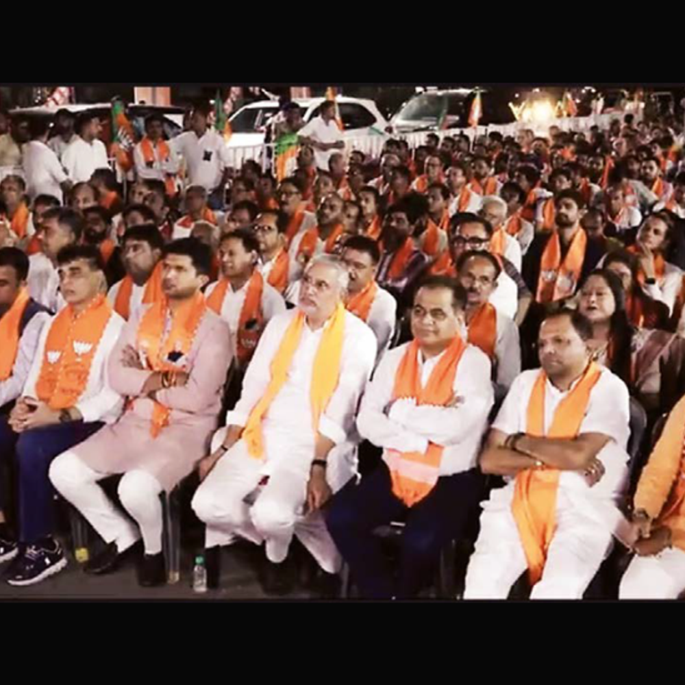 ભાજપના નેતાઓએ વડાપ્રધાનનું સંબોધન લાઇવ જોયું.