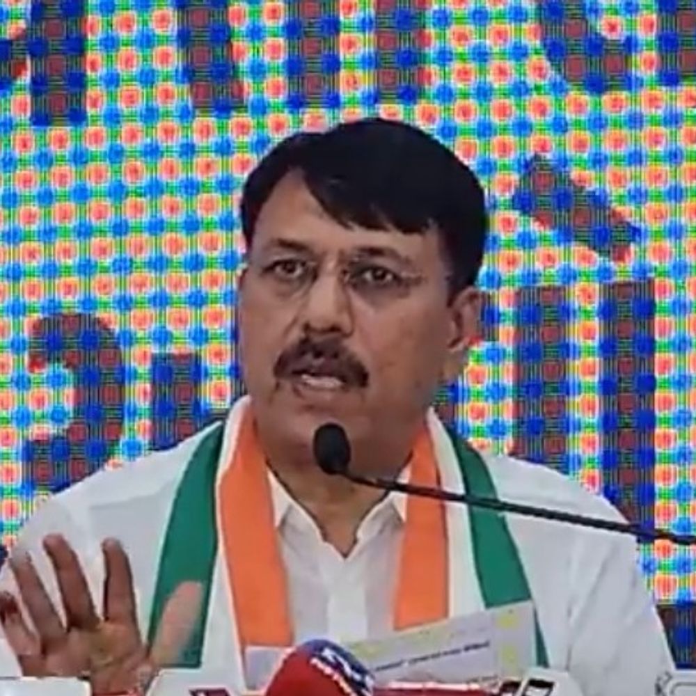 'હવે તો સમજો, લઈ આવો પંજો':સ્થાનિક સ્વરાજ્ય ચૂંટણી માટે કોંગ્રેસનું વિઝન ડોક્યુમેન્ટ જાહેર, બારેમાસ શુદ્ધ પીવાનું પાણી, કોન્ટ્રાક્ટ પ્રથા નાબૂદ કરી કાયમી ભરતીનું વચન