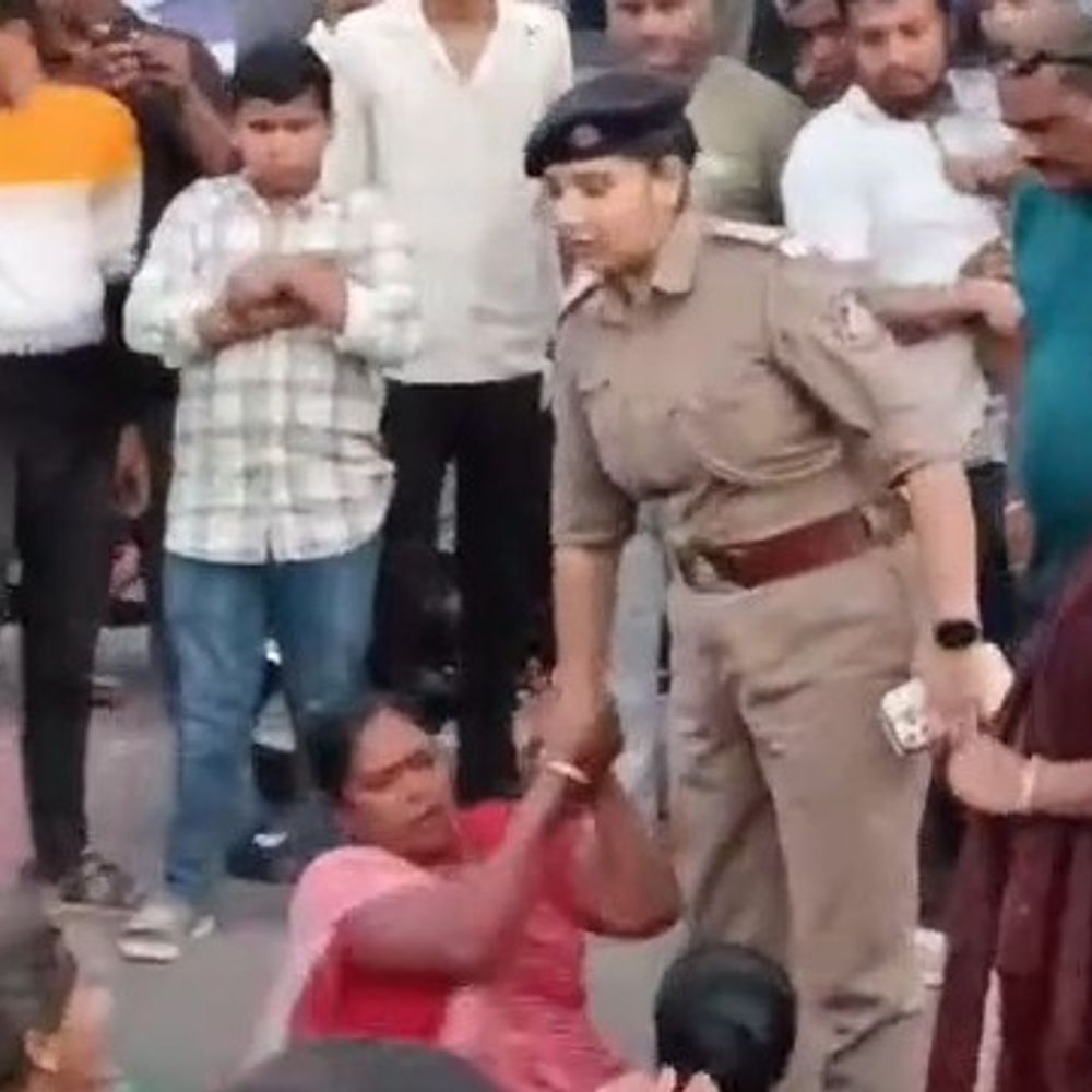 રાઈડ્સ ધારકોનું આંદોલન અને પોલીસ સામે દબંગાઈના આક્ષેપો.:તંત્રના વાંકે નાના ચકડોળ ધારકો કડે ચડ્યા, રાજકોટ અગ્નિકાંડ બાદ ધંધો છીનવાતા ભવનાથમાં નાના શ્રમિકોનો રસ્તો રોકી ઉગ્ર વિરોધ; ભવનાથ પોલીસ પર ધમકાવ્યાના આક્ષેપ