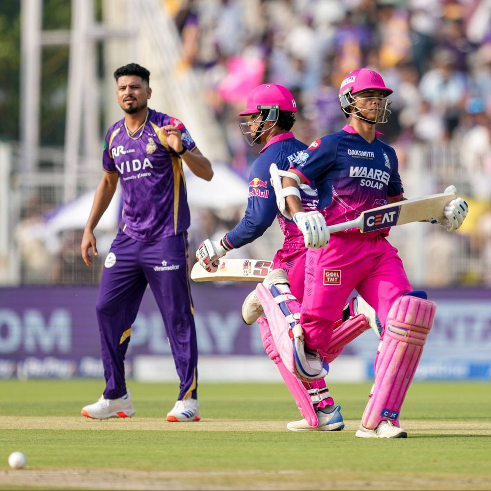 રાજસ્થાનની ઓપનિંગ જોડીએ કોલકાતાનું ટેન્શન વધાર્યું:ચોગ્ગા-છગ્ગાના વરસાદ સાથે ફિફટીની પાર્ટનરશીપ, KKR પહેલી વિકેટની તલાશમાં