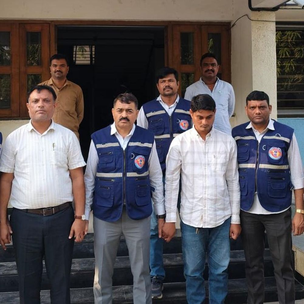 ફાયર બ્રિગેડનો ડે. ફાયર ઓફિસર 2 લાખની લાંચ લેતા ઝડપાયો:ફાયર સેફ્ટીના NOC બદલ કોન્ટ્રાક્ટર પાસેથી 5 લાખની લાંચ માગી હતી, ફરિયાદ બાદ આણંદ એસીબીની સફળ ટ્રેપ