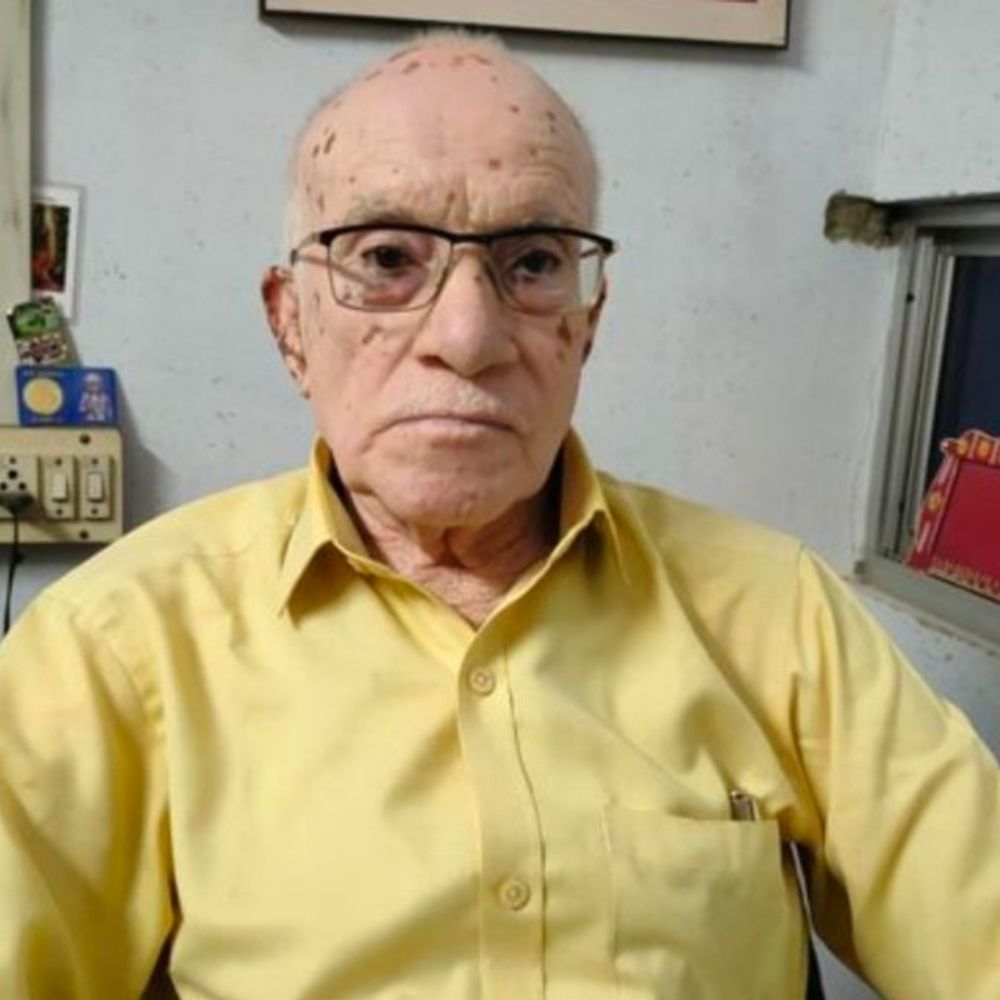 વડોદરાના વકીલનો CMને પત્ર:ચૂંટણીને પગલે વડોદરાના અનેક સ્ટેમ્પ વેન્ડરોના લાયસન્સ રિન્યુ નહીં થતા કરોડો રૂપિયાના દસ્તાવેજો અટવાયા, સ્ટેમ્પ વેન્ડરોના લાયસન્સ ઝડપથી રીન્યુ કરી આપો