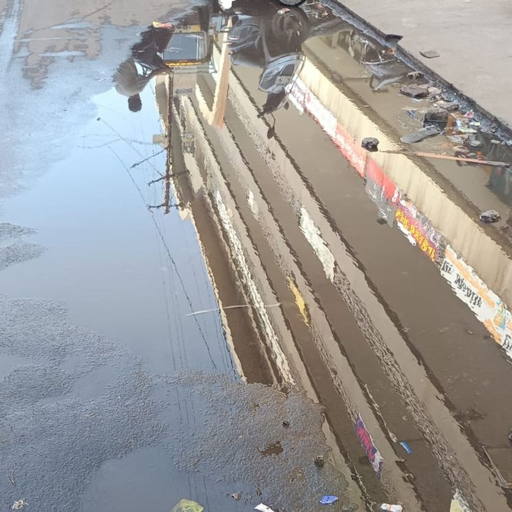 રાજકોટનાં બસપોર્ટ પાસે ગંદા પાણી:ઉભરાતી ગટરોની ગંભીર સમસ્યાને લઈને મુસાફરો અને રાહદારીઓ પરેશાન, મુસાફર હિતરક્ષક સમિતિની ત્વરિત પગલાં લેવા માગ