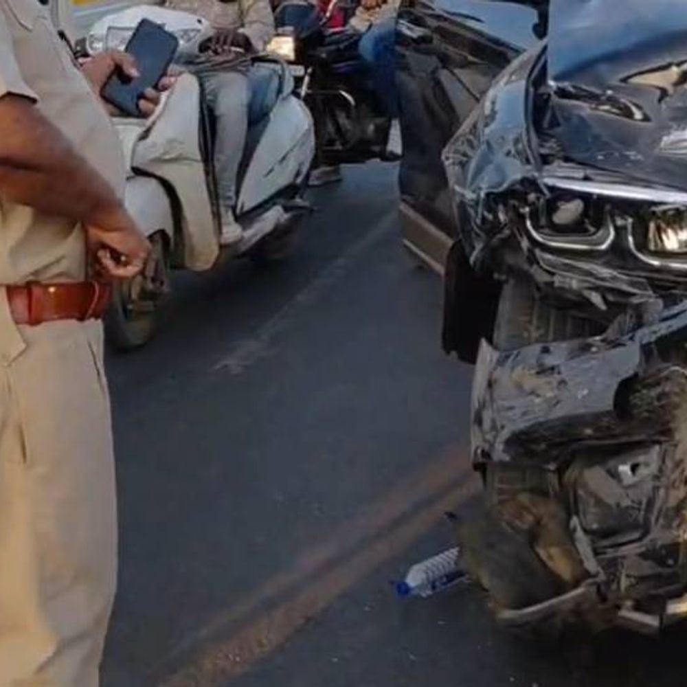 મોરબીના મયુરપુલ પર ત્રિપલ અકસ્માત:ઈકો કારે બ્રેક મારતાં પાછળ આવતી બે કાર અથડાઈ, કોઈ જાનહાનિ નહીં