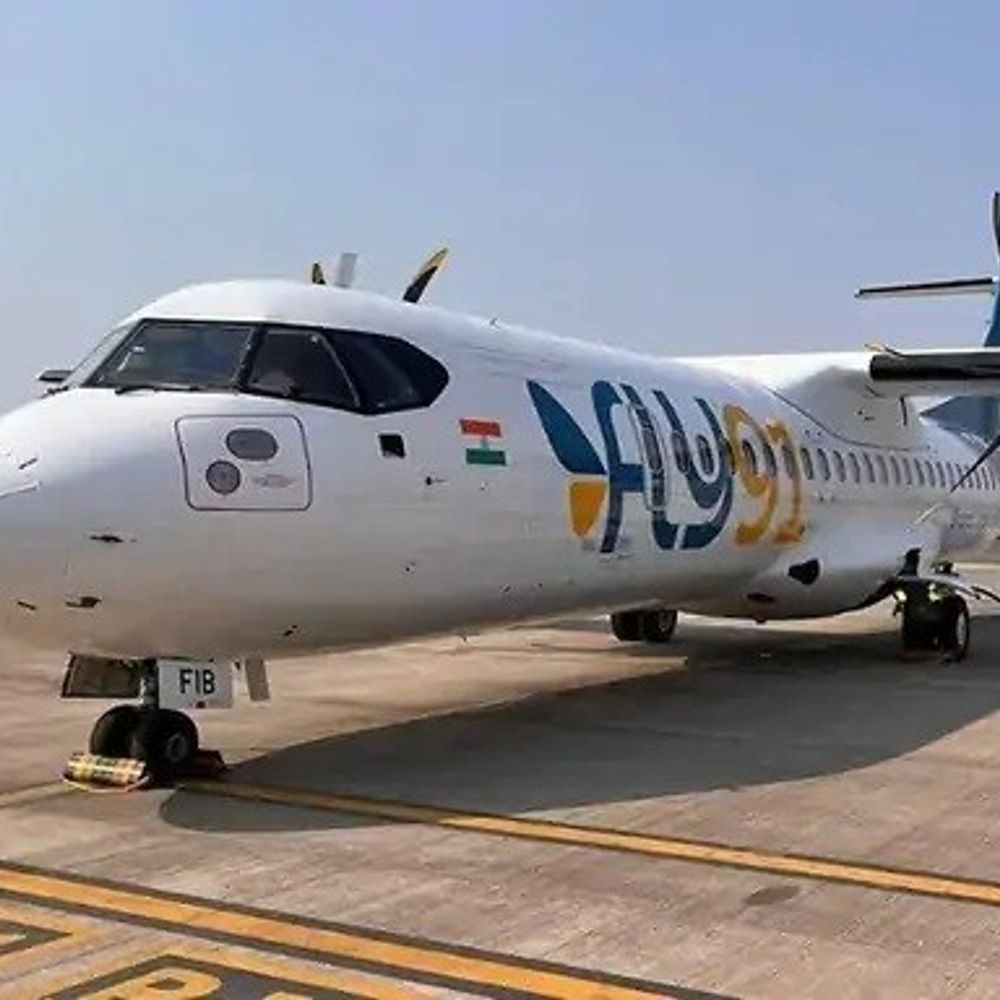 ખરાબ હવામાનને કારણે હૈદરાબાદ-હુબલી ફ્લાઇટ બેંગલુરુ ડાયવર્ટ:વિમાન ત્રણ કલાક સુધી હવામાં રહ્યું, કોઈ રડ્યું, કોઈએ ચીસો પાડી...બાદમાં હુબલી પહોંચ્યું; બધા 22 મુસાફરો સુરક્ષિત