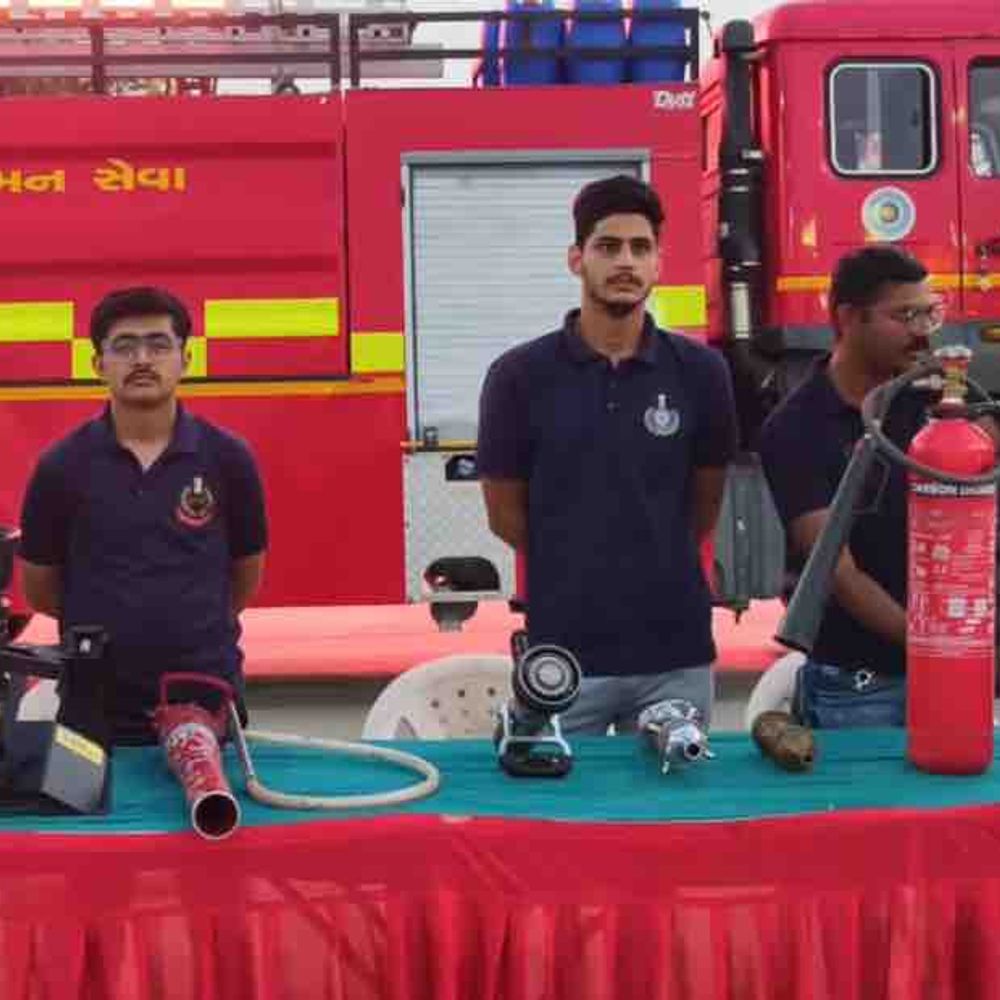 અમરેલીમાં ફાયર એક્ઝિબિશન: કલેક્ટર અને SP સહિત અધિકારીઓની હાજરી, જાગૃતિ અને સલામતીનો સંદેશ.