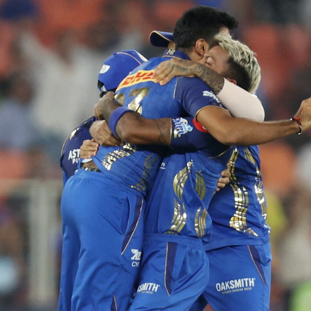 200ના રનચેઝમાં ગુજરાતની માઠી દશા બેઠી:મુંબઈ સામે ટીમે 55 રનમાં 5 વિકેટ ગુમાવી દીધી; સેન્ટનરે એક જ ઓવરમાં બે વિકેટ ઝડપી