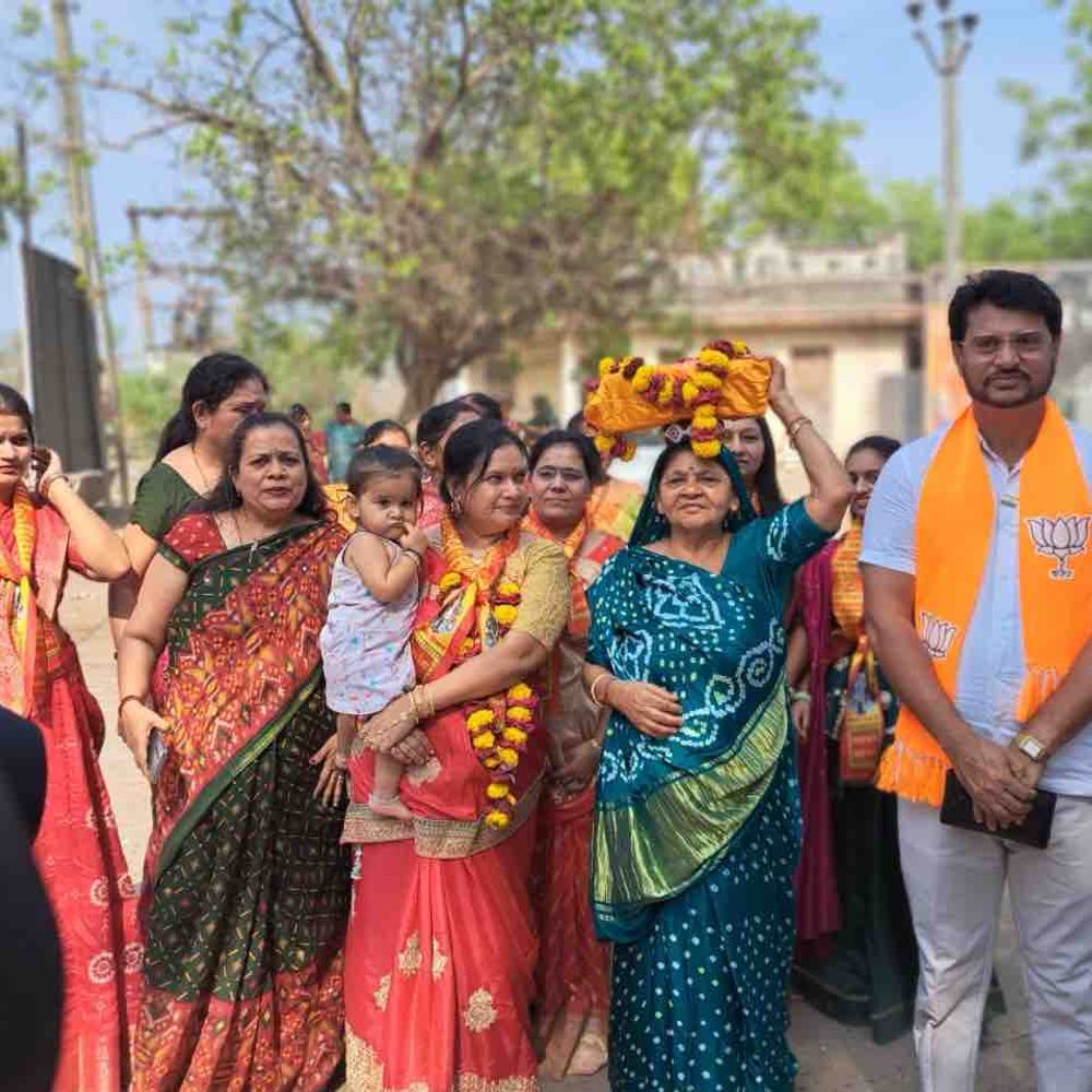 વડેરા ગામે શિવ મહાપુરાણ કથાનો પ્રારંભ:પોથીયાત્રામાં ભાજપ-કોંગ્રેસના ઉમેદવારો પણ જોડાયા