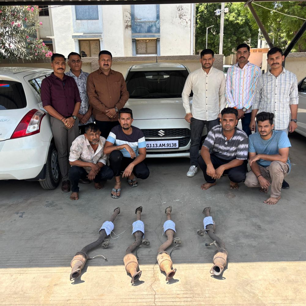 સુરેન્દ્રનગરમાં ઇકો કાર સાયલેન્સર ચોરી કરતી ગેંગ ઝડપાઈ:સર્વેલન્સ ટીમે નેત્રમ અને હ્યુમન સોર્સની મદદથી 4 આરોપીઓને દબોચ્યા