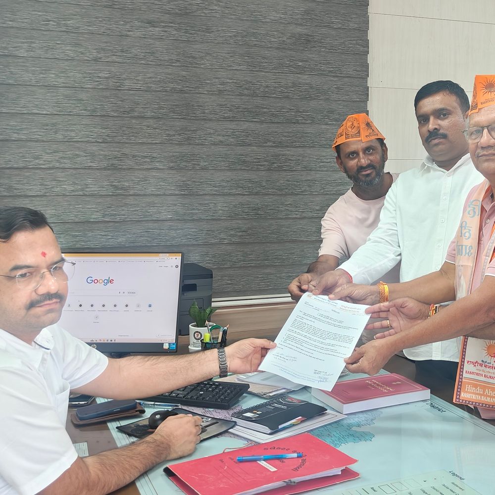 ધંધુકા હત્યા વિરોધમાં આવેદનપત્ર સુપરત:અરવલ્લીમાં આંતરરાષ્ટ્રીય હિન્દુ પરિષદ અને બજરંગદળ દ્વારા કલેક્ટરને રજૂઆત