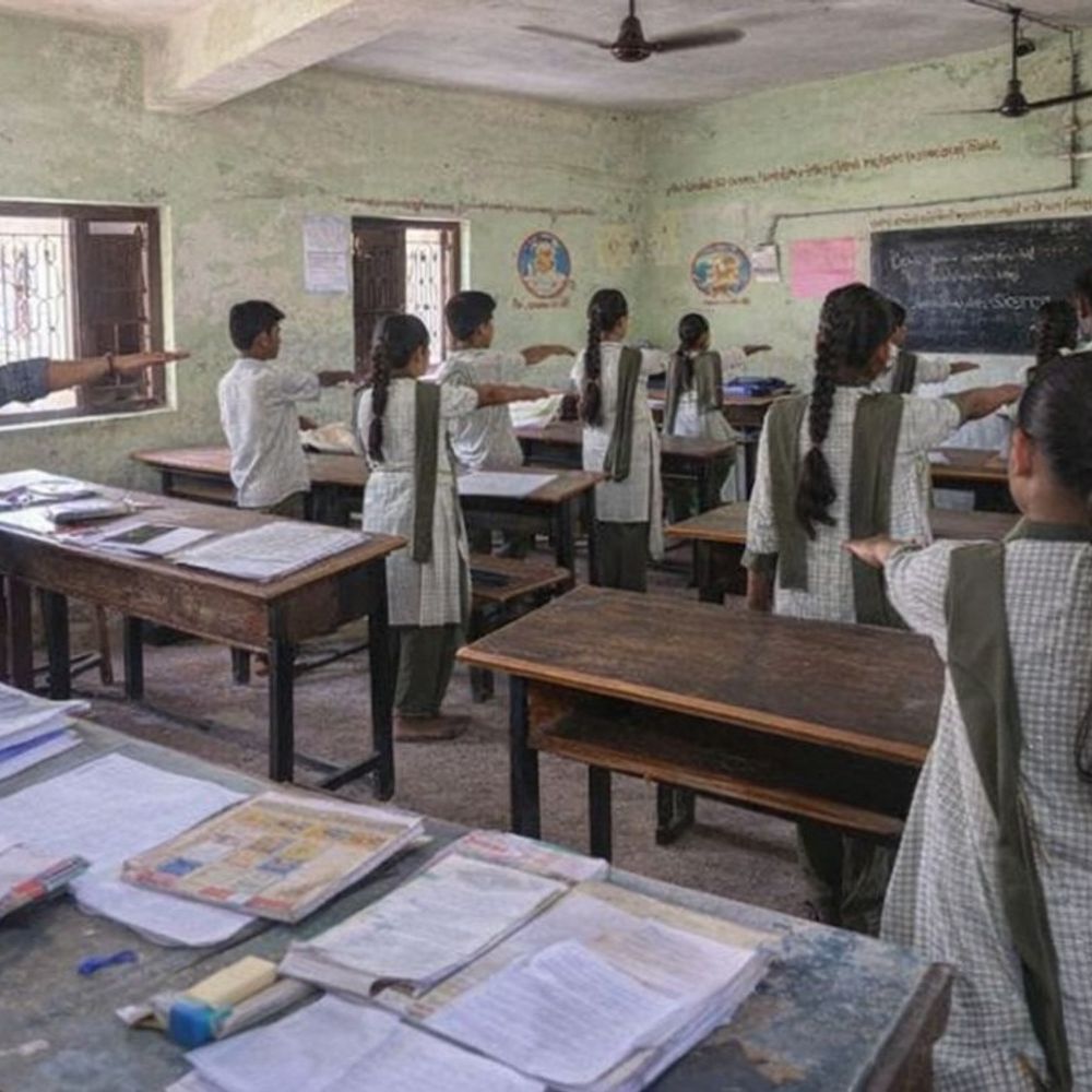 લોઠિયા RMSA શાળામાં મતદાન જાગૃતિ કાર્યક્રમો યોજાયા:વિડ્યો,નિબંધ, રંગોળી, શપથ દ્વારા વિદ્યાર્થીઓએ મતદાનનો  સંદેશ આપ્યો