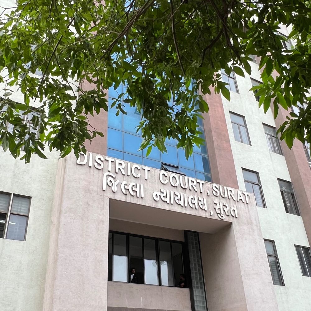 સચીન GIDC હત્યા કેસ, પુરાવાના અભાવે 4 આરોપીને છૂટકારો:ચર્ચાસ્પદ રામુની હત્યાના કેસમાં પંચ સાહેદો ફરી જતાં કેસ નબળો પડ્યો, સેશન્સ કોર્ટેનો આદેશ