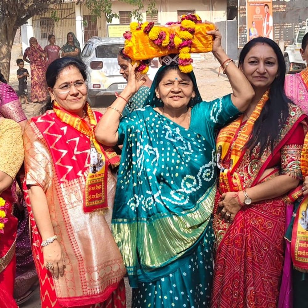 વડેરામાં શિવ મહાપુરાણ કથા શરૂ: પોથીયાત્રામાં BJP-Congress ઉમેદવારો પણ જોડાયા.