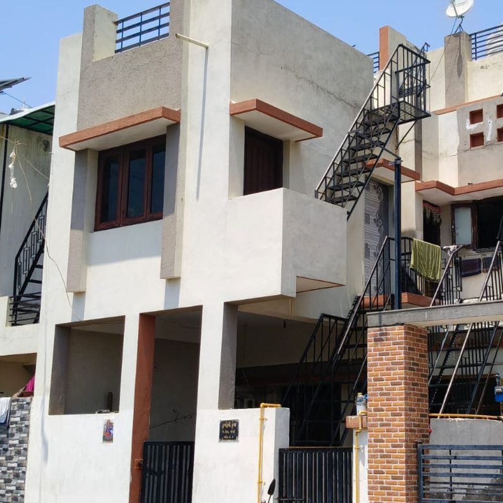 જ્વેલર્સ સર્કલ પાસે ધોળા દિવસે ચોરી:તસ્કરોએ માત્ર પોણા બે કલાકમાં ઘરનો નકુચો તોડી કબાટ સાફ કર્યો; સોના-ચાંદીના દાગીના લઈ ફરાર