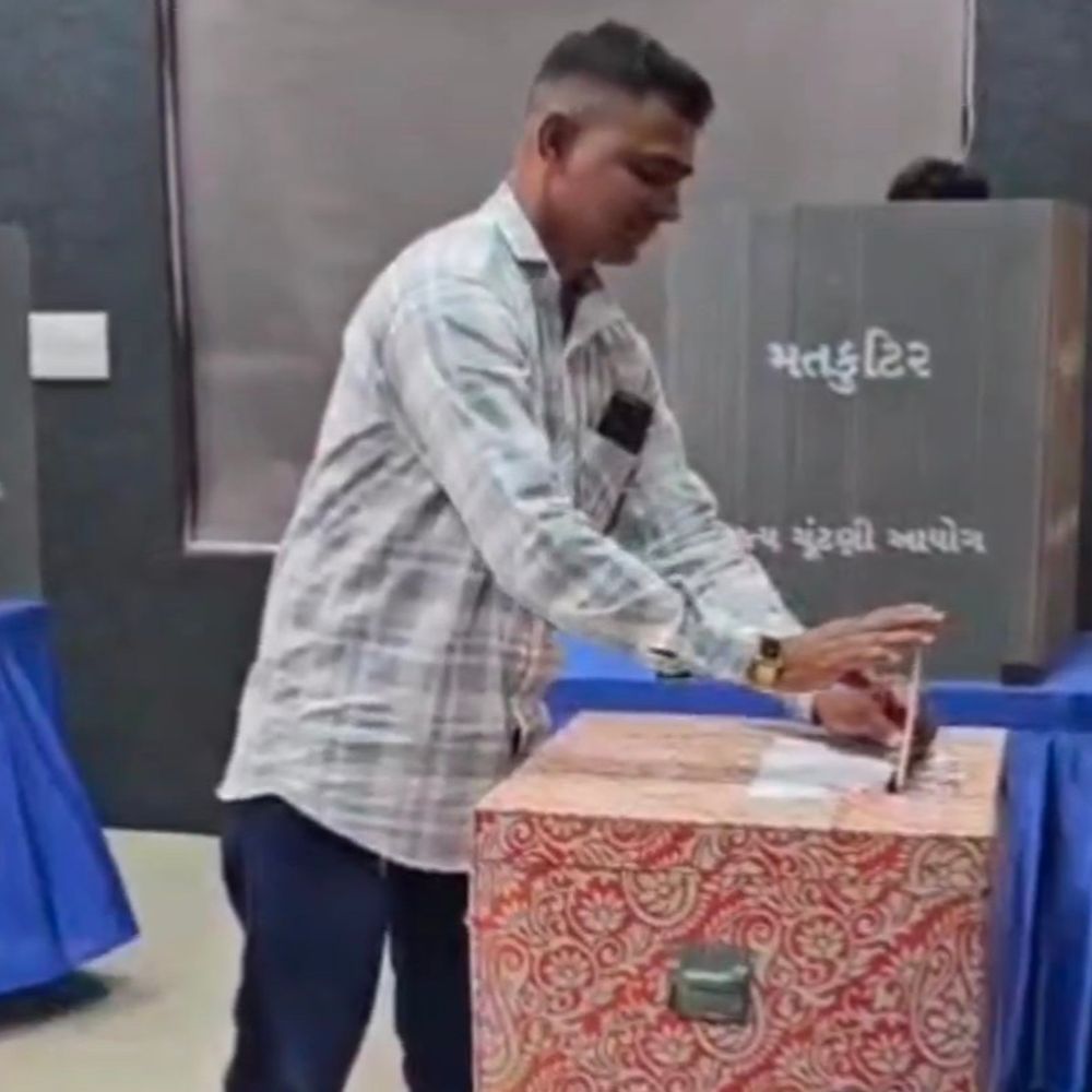 ગોધરામાં ચૂંટણી ફરજ પરના કર્મચારીઓનું મતદાન પૂર્ણ:324 પોસ્ટલ બેલેટ દ્વારા સુરક્ષાકર્મીઓ અને કર્મચારીઓએ મત આપ્યા