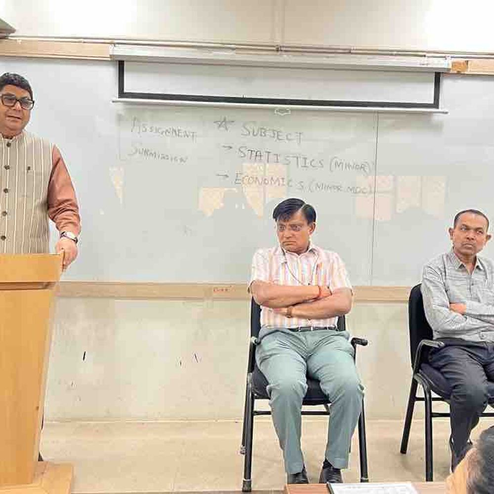 એચ.એ. કોલેજમાં 'આજનું યુથ અને સોશિયલ મીડિયા' પર વક્તવ્ય:પ્રિન્સિપાલે સોશિયલ મીડિયાના ફાયદા-ગેરફાયદા સમજાવ્યા