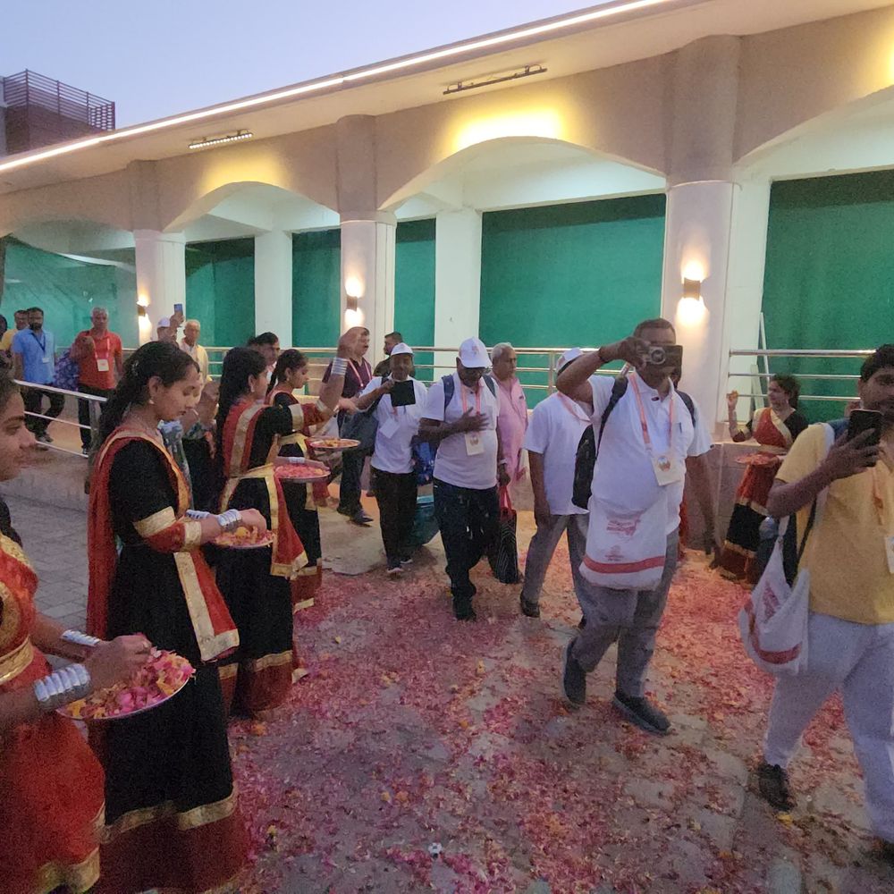 લખનઉથી 1008 યાત્રિકો સોમનાથ પહોંચ્યા:'સ્વાભિમાન પર્વ' અંતર્ગત સોરઠી સંસ્કૃતિથી ભવ્ય સ્વાગત