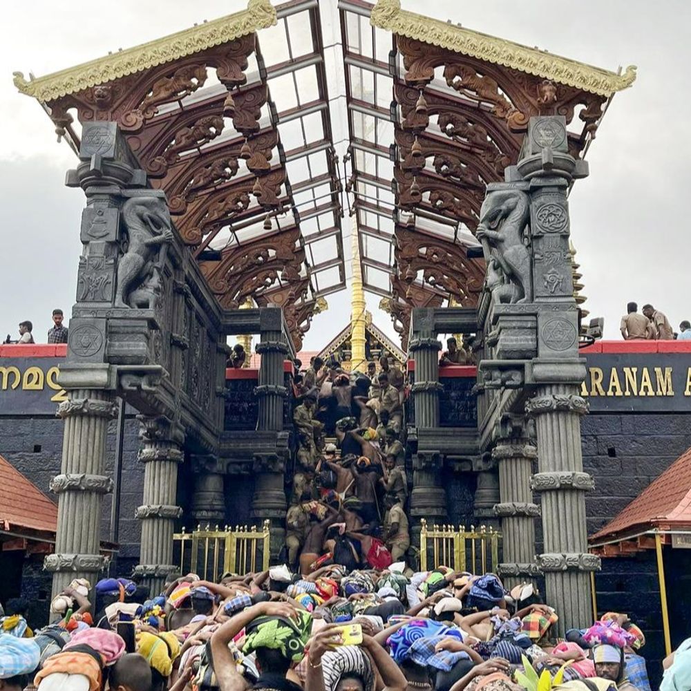 સુપ્રીમ કોર્ટે પૂછ્યું-મૂર્તિને સ્પર્શ કરવો એ ભગવાનનું અપમાન કેવી રીતે:સબરીમાલાના વકીલે કહ્યું- ભગવાન અયપ્પા બ્રહ્મચારી છે, તેથી પૂજાની પ્રથા પણ તેવી જ છે